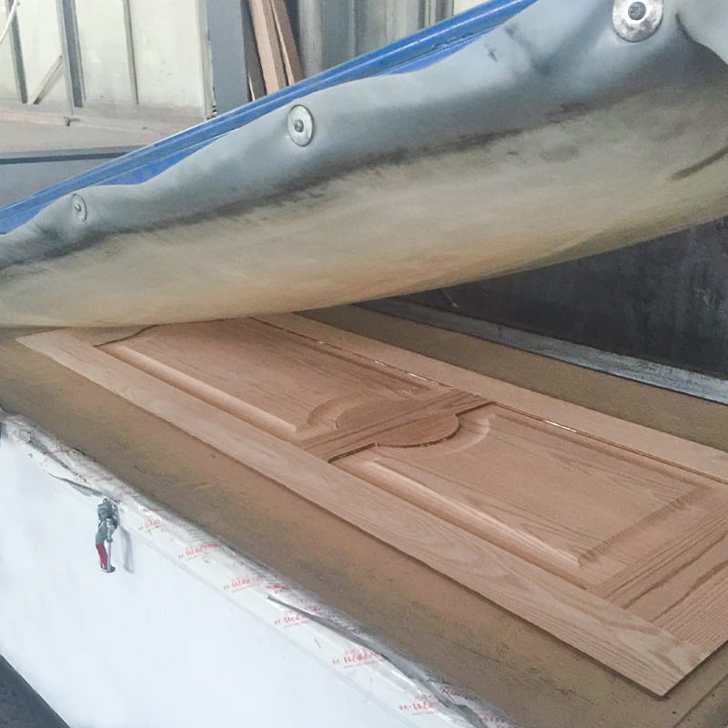 Adhesivo de chapa de madera aplicada a mano LM130